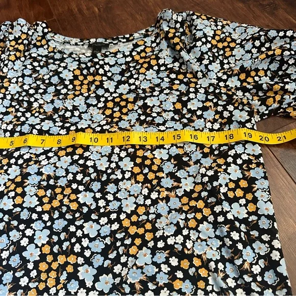 Ann Taylor Loft Floral Puff Short Sleeved Blouse, Size Large - Picture 8 of 9